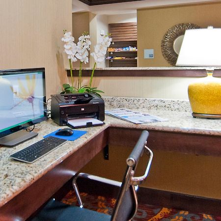 Holiday Inn Express & Suites San Antonio Frost Bank Center By Ihg Exteriér fotografie
