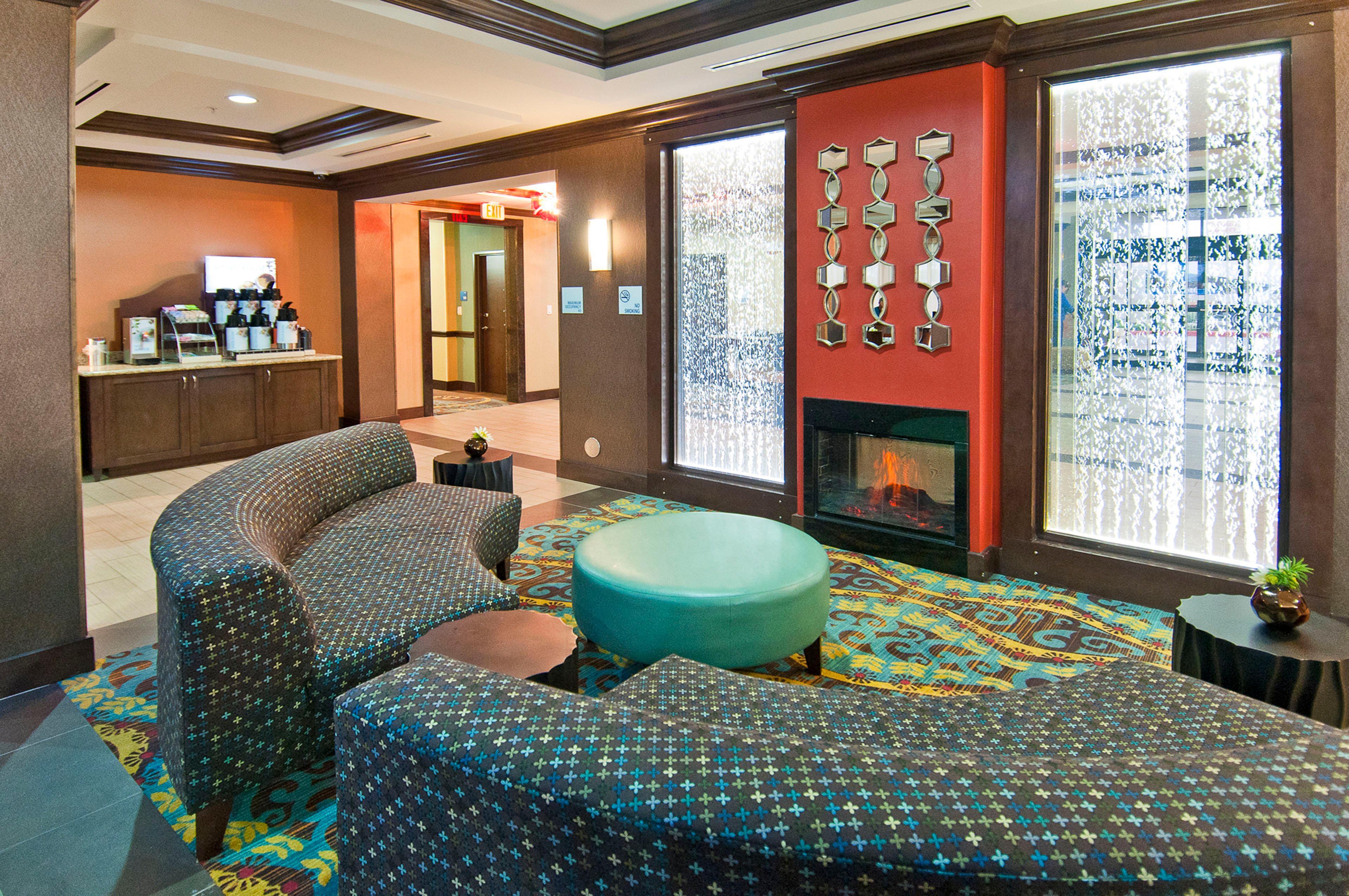 Holiday Inn Express & Suites San Antonio Frost Bank Center By Ihg Exteriér fotografie