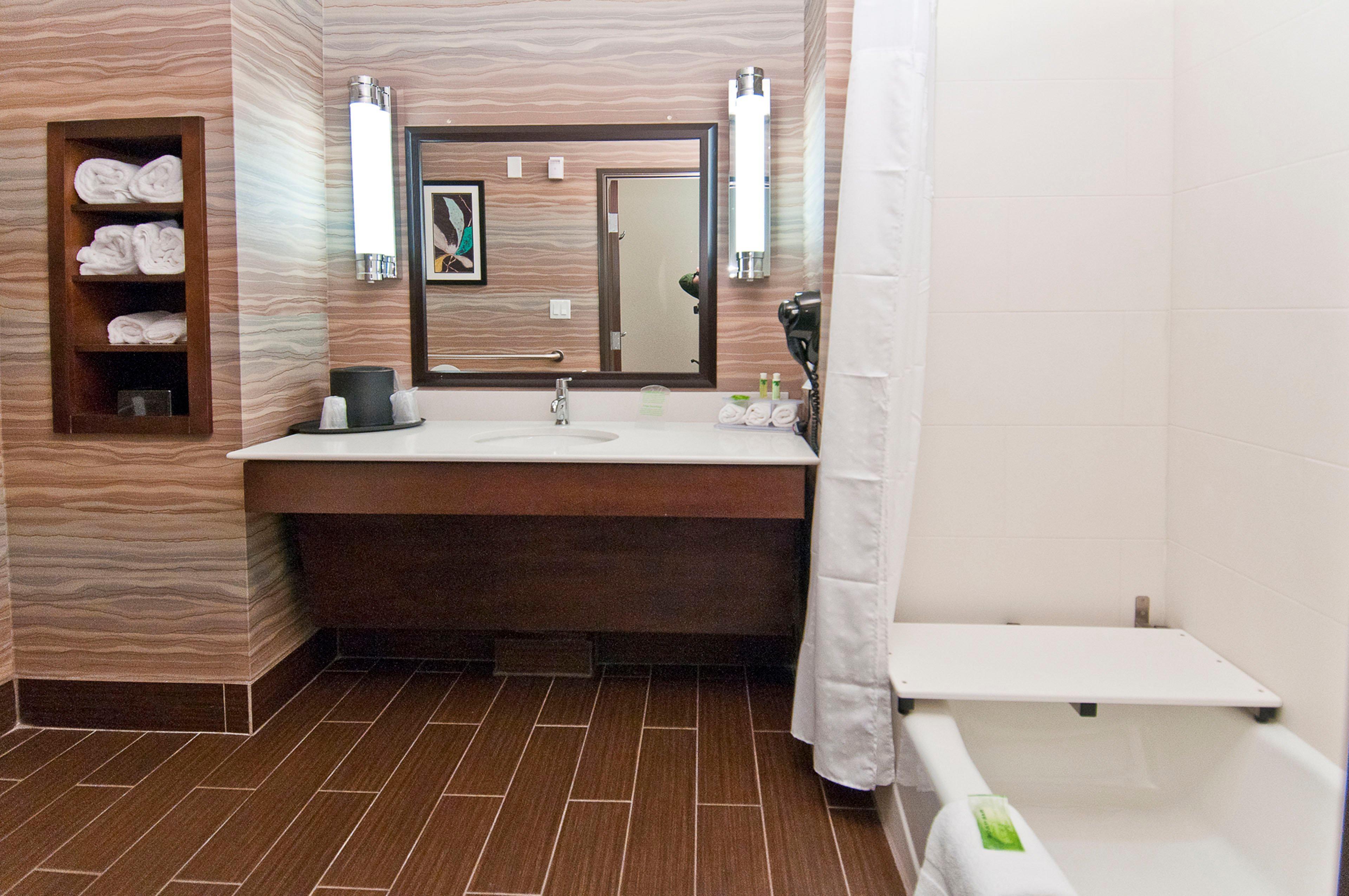 Holiday Inn Express & Suites San Antonio Frost Bank Center By Ihg Exteriér fotografie