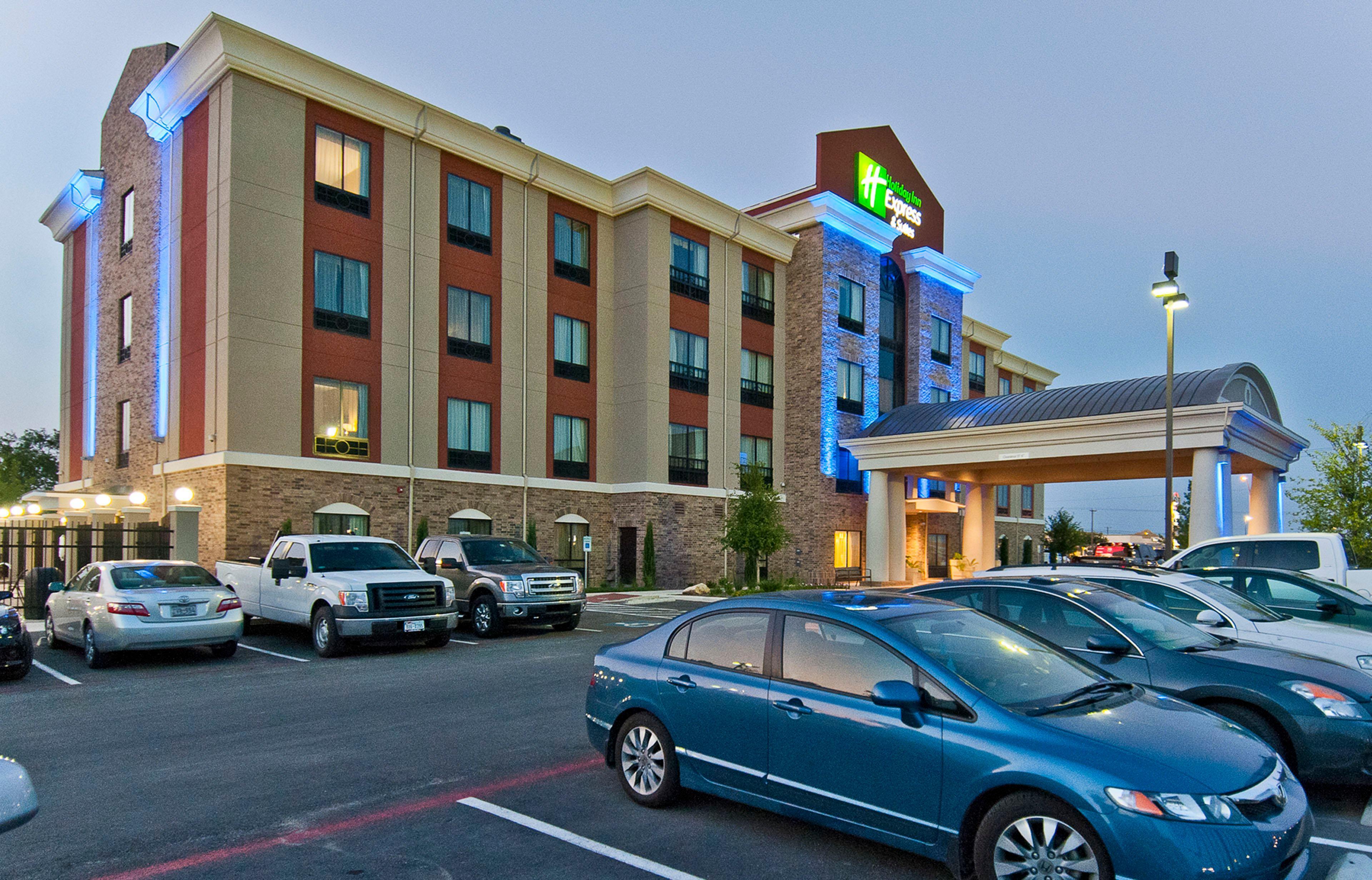 Holiday Inn Express & Suites San Antonio Frost Bank Center By Ihg Exteriér fotografie
